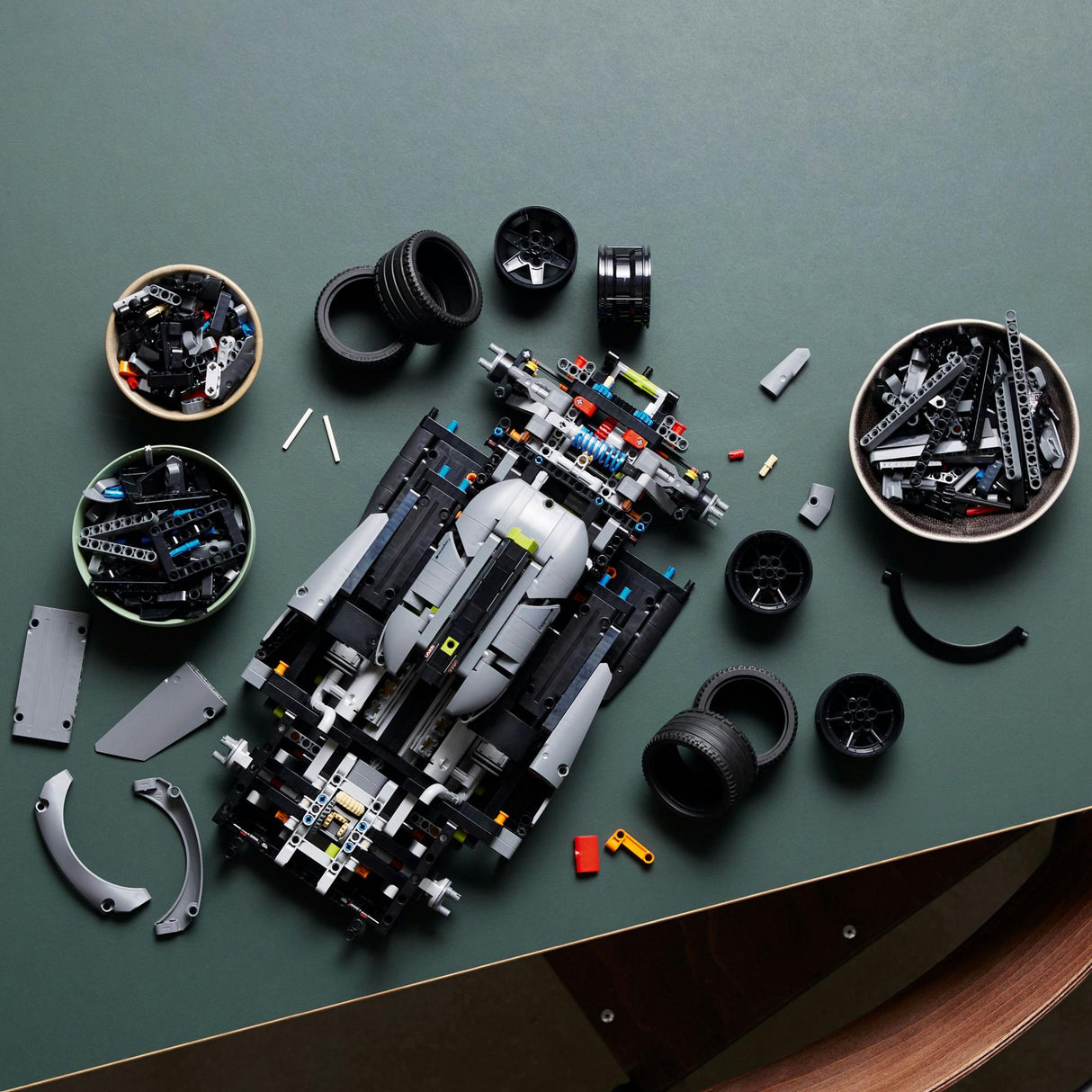 LEGO Technic - PEUGEOT 9X8 24H Le Mans Hybrid Hypercar (42156) LEGO