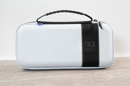 Turtle Beach PlayTrek – Switch 2-etui – Stellar White – etui på bord