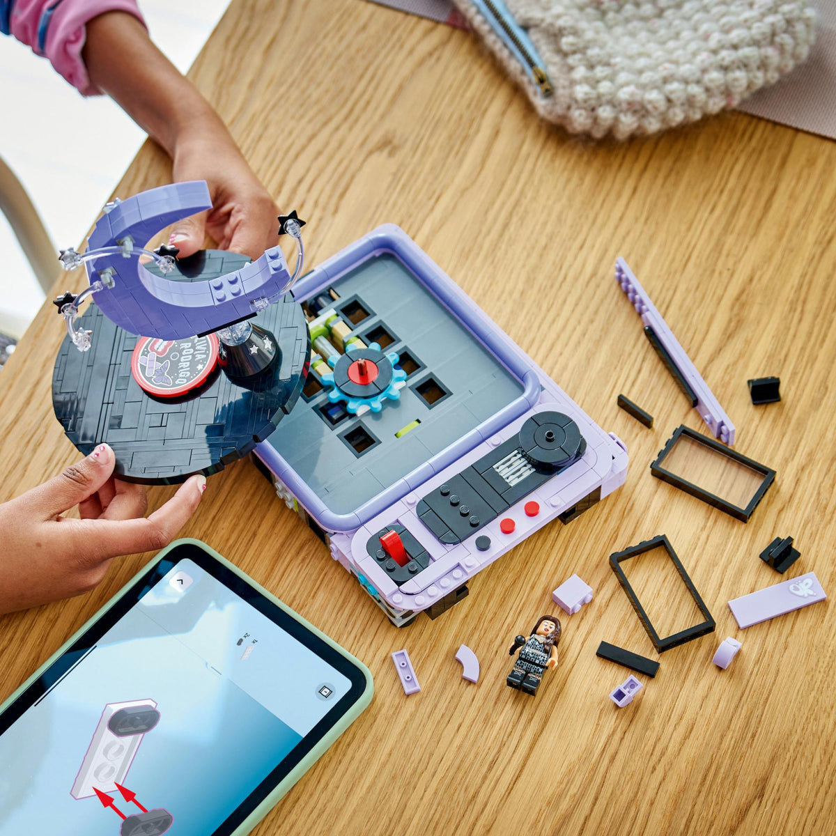 LEGO - Editions Music - Olivia Rodrigo's Concert Moon (43029) LEGO