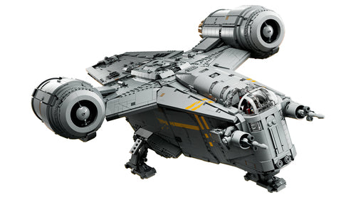 LEGO Star Wars 75331 – The Razor Crest – rumskibet set skråt på hvid baggrund