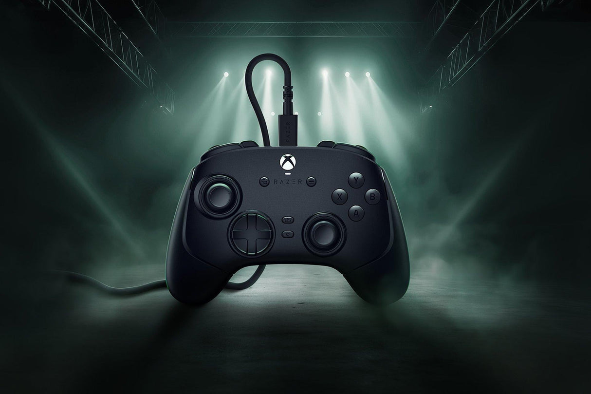 Razer - Wolverine V3 Tournament Edition – Wired Controller for Xbox & PC - Black Razer