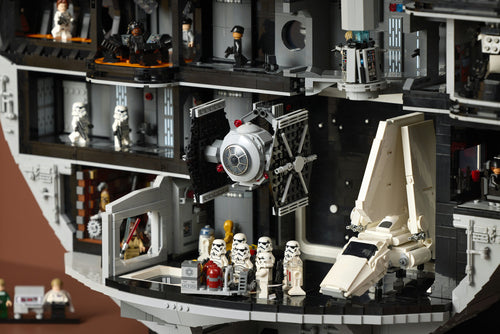 LEGO Star Wars 75419 – Dødsstjernen – rumstationens åbne sektioner og hangar set skråt