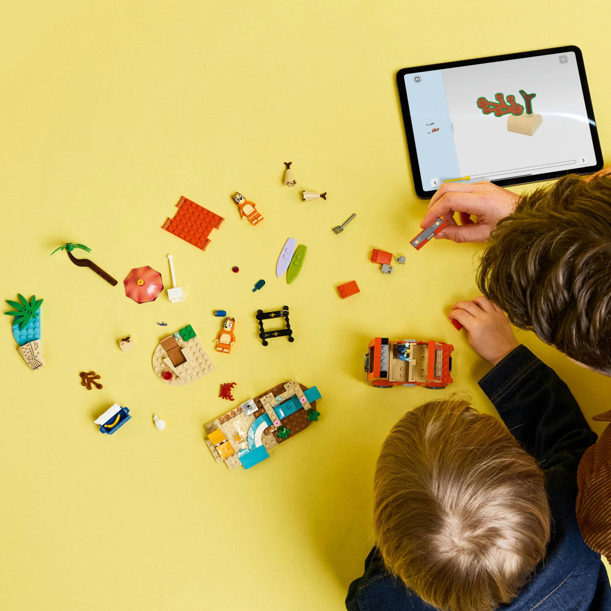 LEGO - Bluey - Bluey's Beach & Family Car Trip (11202) LEGO