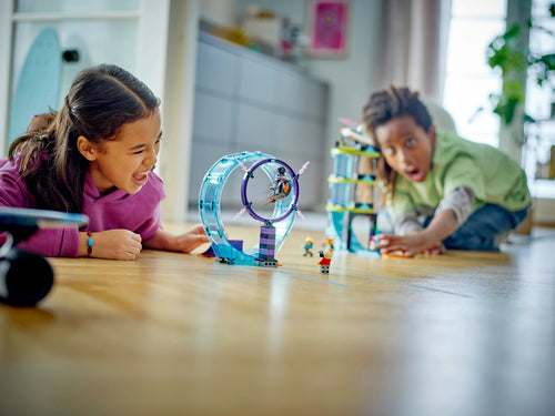 LEGO City Stuntz 60361 – Ultimativ stuntudfordring – to børn leger med loop og stuntbane