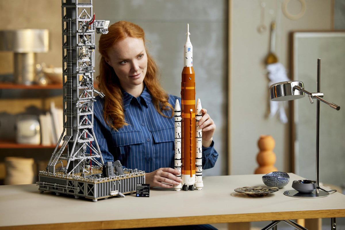 LEGO 10341 Icons NASA Artemis Launch Pad LEGO