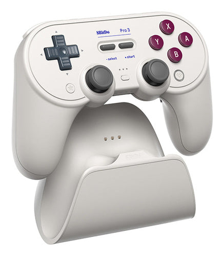 8BitDo Pro 3 Bluetooth – G Classic-controller med dock – Set skråt på ladestation