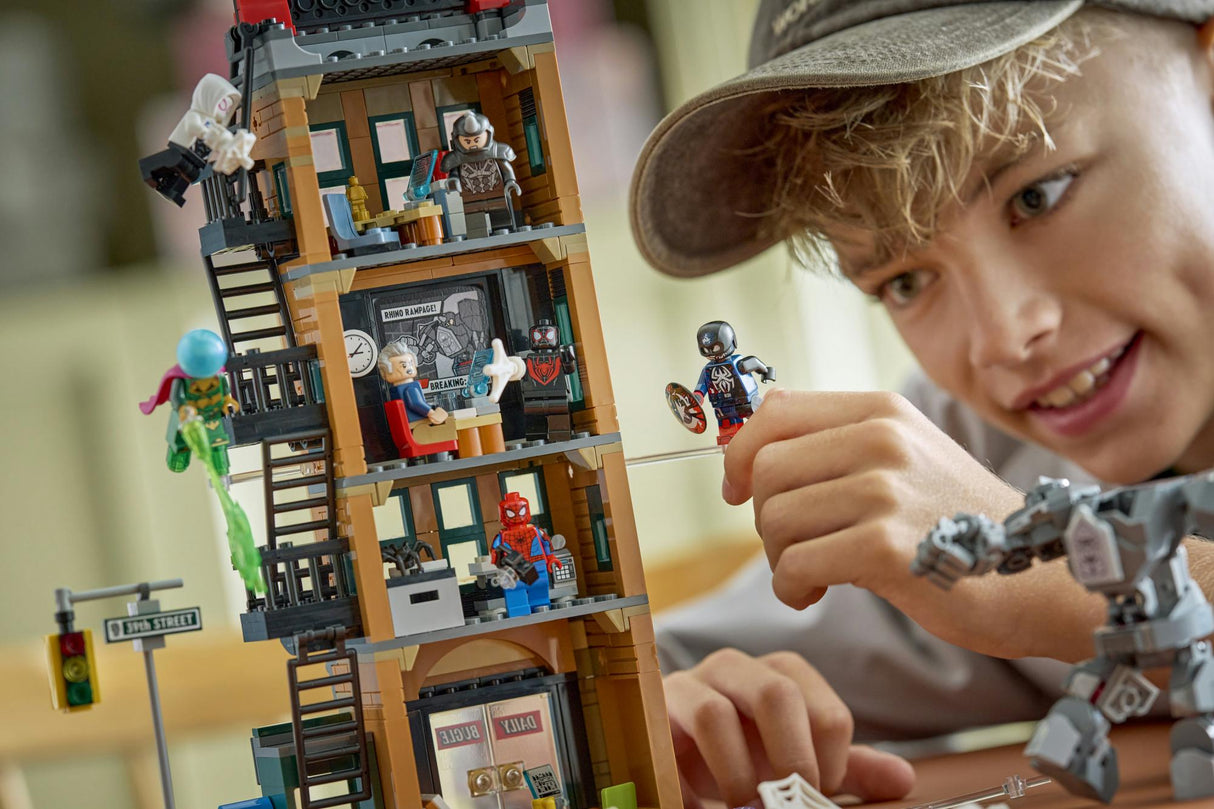 LEGO - Super Heroes - Spider-Man vs. Mysterio: The Daily Bugle (76342) LEGO