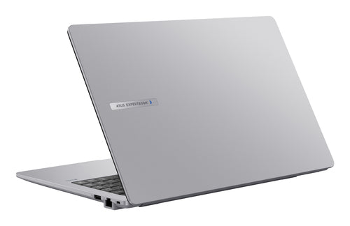 ASUS ExpertBook P1 PM1503CDA-S70264X – set bagfra (vinkel 2); tastaturlayout illustrativt