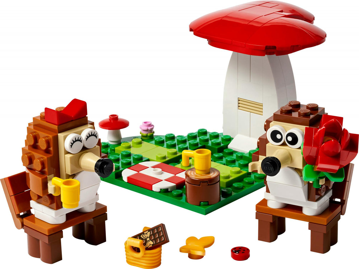 LEGO 40711 Iconic Hedgehog and her Picnic Date LEGO