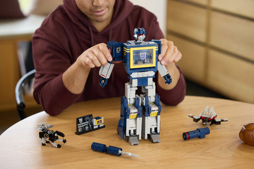 LEGO 10358 Icons Transformers: Soundwave Lego