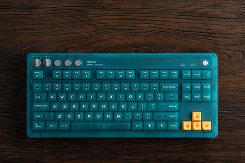 8BitDo Retro 87 Mechanical Keyboard Clear Blue – Tastatur set ovenfra på bord