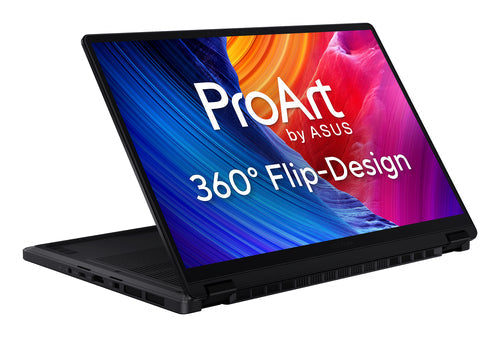 ASUS ProArt GoPro Edition PX13 HN7306EA-LX036W – set skråt forfra (vinkel 3); tastaturlayout illustrativt