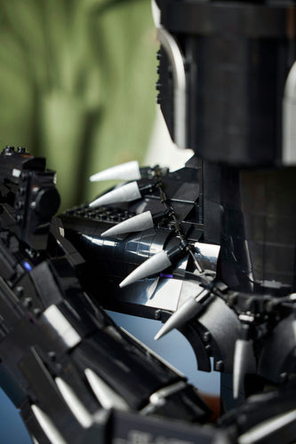 LEGO Marvel 76215 – Black Panther – nærbillede af de leddelte fingre