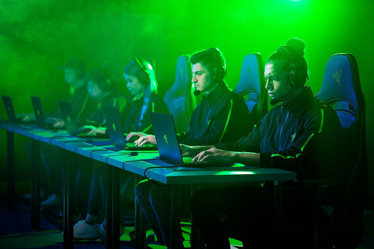 Razer BlackShark V2 Pro – Wireless Esports Gaming Headset with THX Spatial Audio Razer