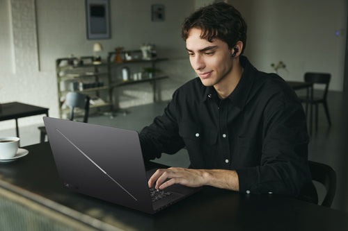 ASUS ROG Zephyrus G16 GU606AR-TB107W 16 2560 x 1600 386H 32GB 1TB Intel Graphics Windows 11 Home ASUSTeK COMPUTER