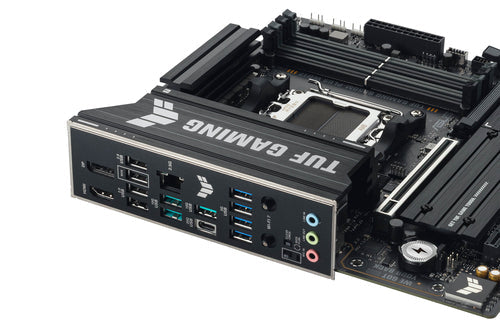 ASUS TUF GAMING B850M-PLUS WIFI7 – micro ATX AM5 bundkort – skråt ved bagpanelet