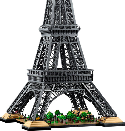 LEGO Icons 10307 – Eiffeltårnet – nærbillede af tårnets nederste sektioner