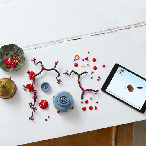 LEGO Botanicals 10369 – Japansk abrikostræ – løse grene og blomster med digital byggevejledning på tablet