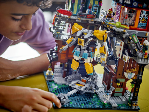 LEGO NINJAGO 71837 – NINJAGO Citys værksteder – bygger flytter mech-robotten i værkstedet