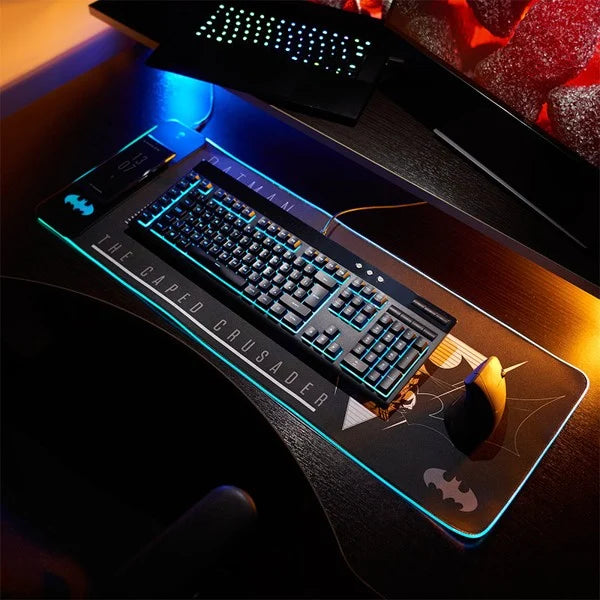 Numskull Batman - Oversize Gaming Måtte & Mobil oplader