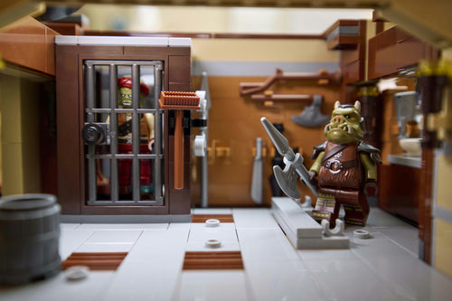 LEGO Star Wars 75397 – Jabbas sejlpram – nærbillede af fængselscelle og figur