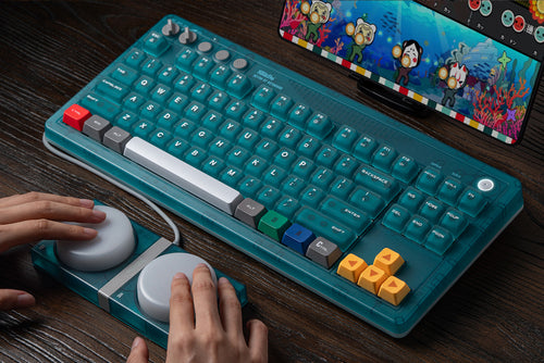 8BitDo Retro 87 Mechanical Keyboard Clear Blue – Ekstraknapper i brug ved computer