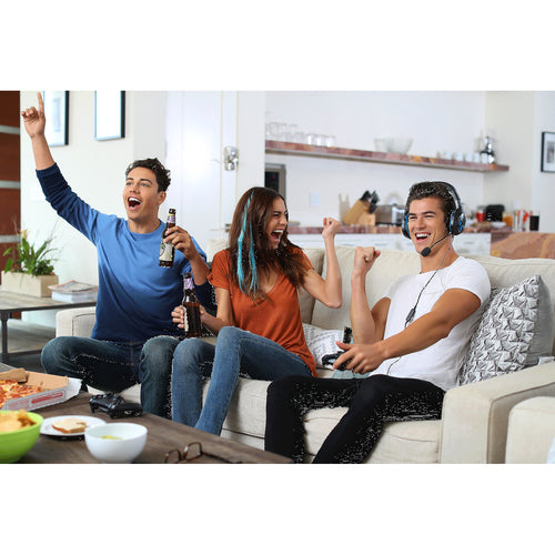 Turtle Beach Recon 150 – gamingheadset, sort/blå – Spillere på sofa som eksempel
