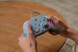 Turtle Beach Afterglow Wave Wired – Xbox/PC, grå – Controller i hænder