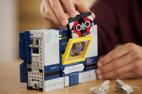 LEGO 10358 Icons Transformers: Soundwave Lego