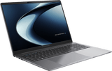 ASUS ExpertBook P3 PM3606CKA i Misty Grey set skråt forfra