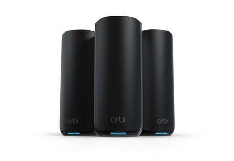 Sort NETGEAR Orbi RBE873B-meshsæt med tre enheder, set forfra