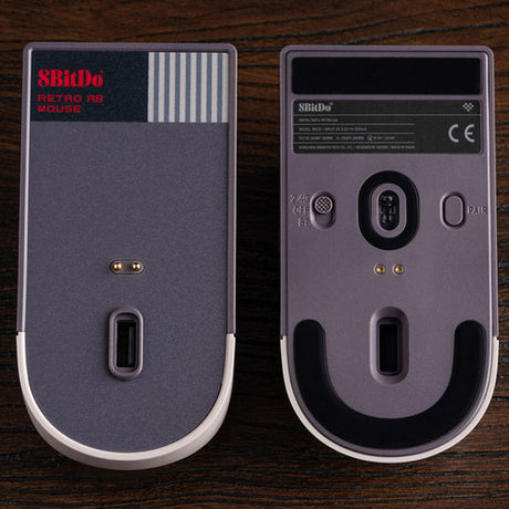 8BitDo Retro R8 N Edition – gamingmus med ladestation – Mus og ladestation set nedefra