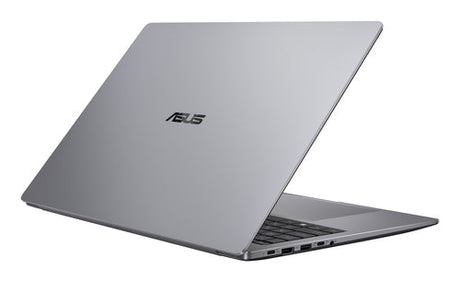 ASUS ExpertBook P5 G2 PM5606CGA-PL0085X Copilot+ PC – set skråt forfra (vinkel 3); tastaturlayout illustrativt