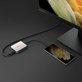 j5create JCD391-N – 4K60 USB-C multiport-adapter – Opladning af telefon som eksempel