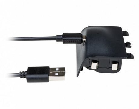 Nacon batteripakke til Xbox Series X|S-controller – nærbillede af batteripakke og USB-kabel