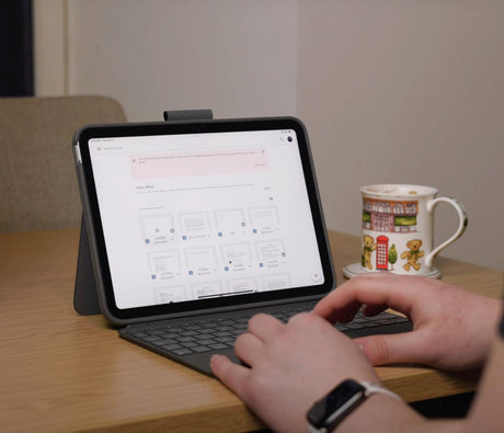Logitech - Combo Touch For iPad (10th gen) - Nordic