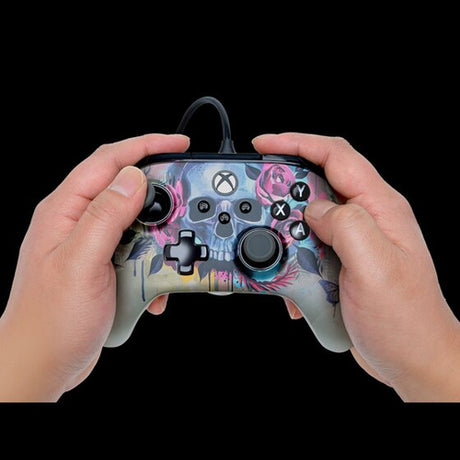 PowerA Advantage Plus kablet controller – Bloom & Gloom – Xbox/PC – i hænderne