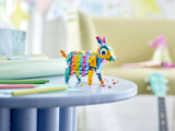 LEGO 40644 – Piñata – piñata-æslet udstillet på et rundt bord