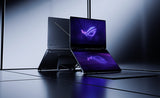ASUS ROG Zephyrus Duo GX651AR-SR042W – illustreret i brug (vinkel 3); tastaturlayout illustrativt