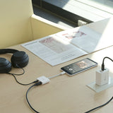 j5create JCA122-N – USB-C til 3,5 mm lyd med PD – Lydtilslutning ved skrivebord som eksempel