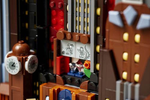 LEGO Batman 76271 – Gotham City fra The Animated Series – bygningens indre og skjulte scene