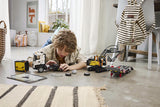 LEGO Technic 42175 Volvo FMX og EC230 – byggeprojekt på gulv