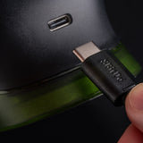 8BitDo Retro R8 Xbox Edition – trådløs PC-mus – USB-C-kabel tilsluttes