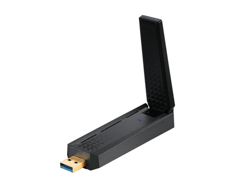 MSI AXE5400 set fra siden med antenne rejst