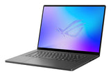 ASUS ROG Zephyrus G16 GU606AP-TB042W – set skråt forfra (vinkel 2); tastaturlayout illustrativt