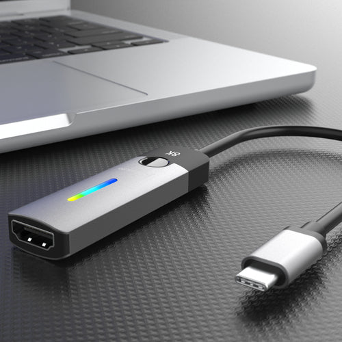 j5create USB-C til HDMI 2.1 – 8K-skærmadapter – Adapter ved bærbar computer som eksempel