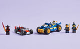 LEGO NINJAGO 71840 – Rogue mod Drix: Action-racerløb – to biler og tre minifigurer på række