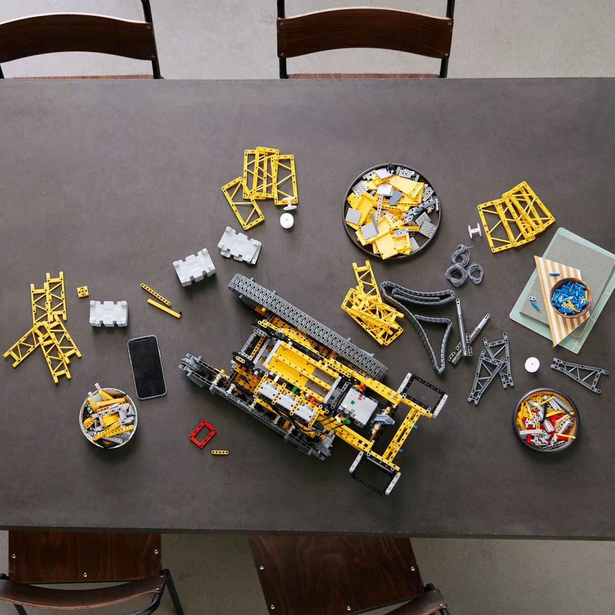 LEGO Technic - Liebherr Crawler Crane LR 13000 (42146) LEGO