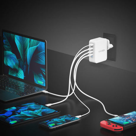 j5create 130 W GaN-oplader – 4 porte – EU – oplader med flere tilsluttede enheder; producentillustration