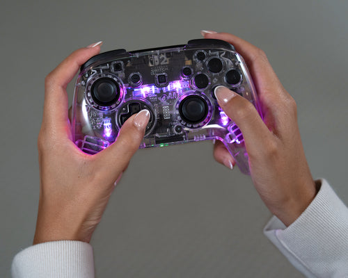 Turtle Beach Afterglow Clear Wireless – Switch-controller – Controller i brug med lilla lys